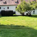 Gaestehaus Krone Мини-отель Holzkirchen (Wurzburg)