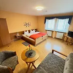 Gaestehaus Krone Мини-отель Holzkirchen (Wurzburg)