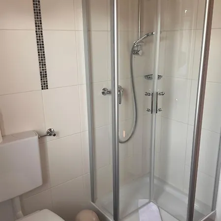 Gaestehaus Krone 宾馆 Holzkirchen (Wurzburg)