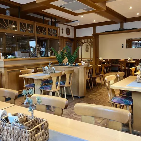 Gaestehaus Krone * Holzkirchen (Wurzburg)