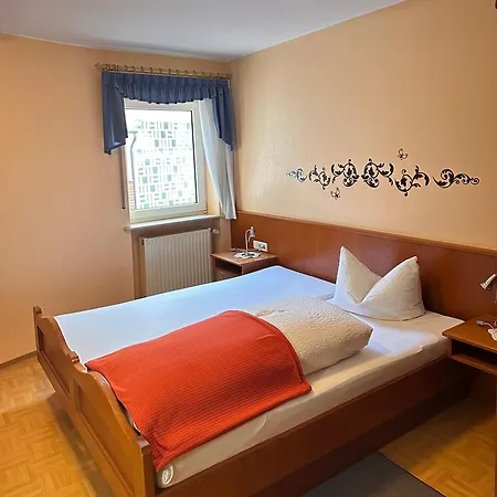Gaestehaus Krone Πανδοχείο *